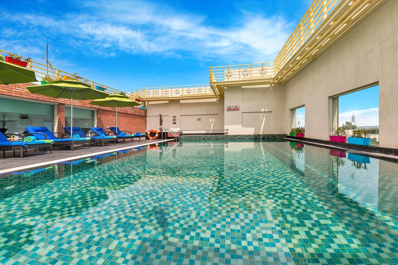 Welcomhotel By Itc Hotels, Racecourse, Kójamputtúr Exteriér fotografie Rooftop pool at the hotel
